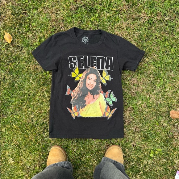 Selena Tour Tee - Picture 1 of 3